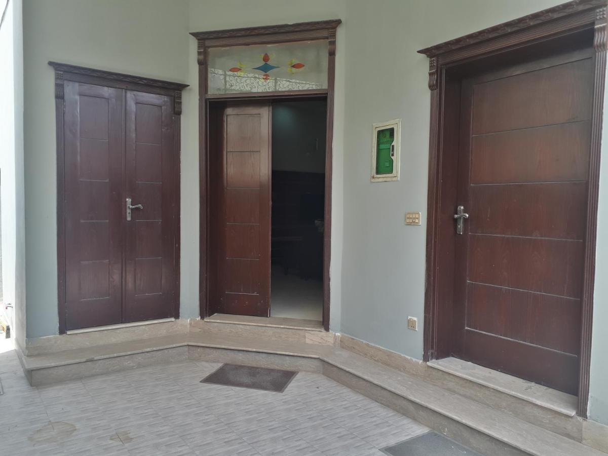 Fully Serviced Holiday Home Near Lahore Ring Road Екстер'єр фото